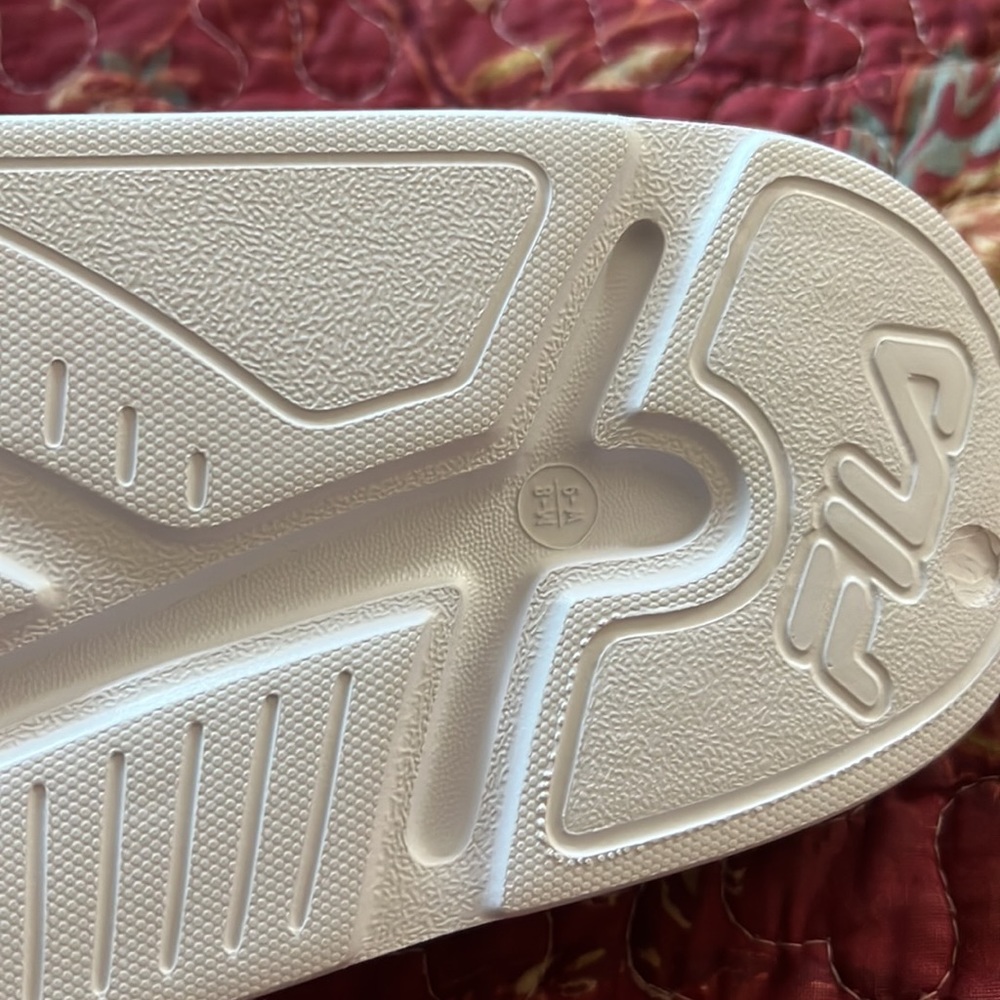 Fila slides NWT size m/8, w/9 - Picture 7 of 10